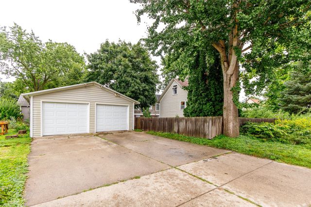 1203 Burnett Avenue, Ames, IA 50010