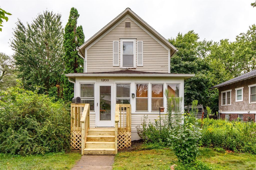 1203 Burnett Avenue, Ames, IA 50010