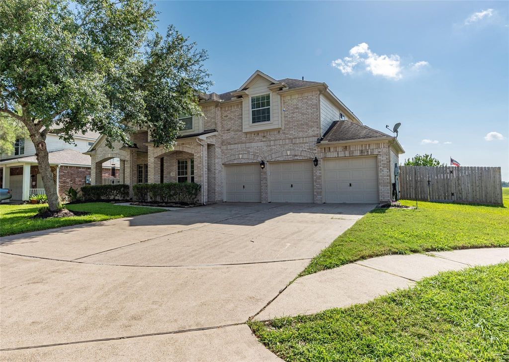 3004 Macoma Avenue, Pearland, TX 77581