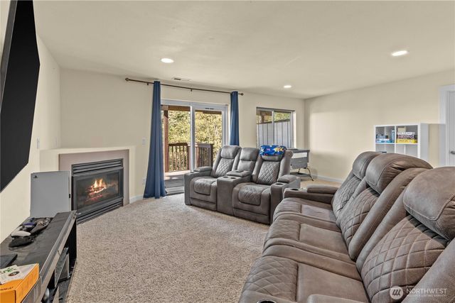 2002 63rd Avenue NE, Tacoma, WA 98422