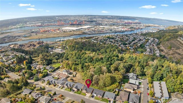 2002 63rd Avenue NE, Tacoma, WA 98422