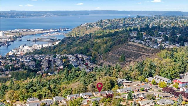 2002 63rd Avenue NE, Tacoma, WA 98422