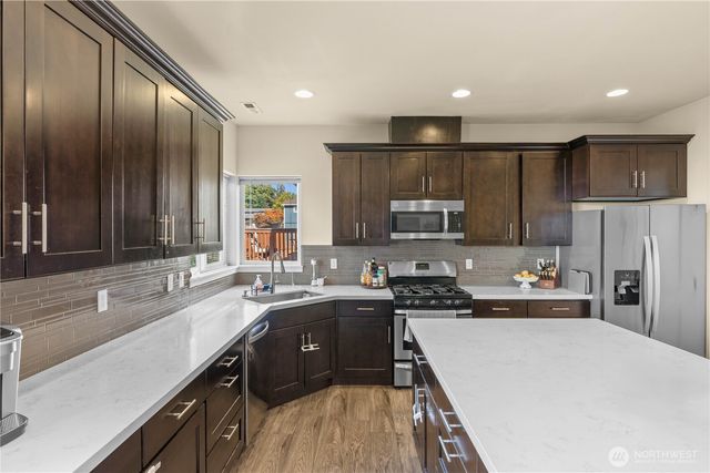 2002 63rd Avenue NE, Tacoma, WA 98422