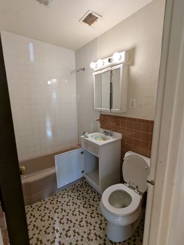 200 Central St 12, Stoneham, MA 02180