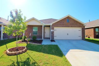 1013 Lady Bird Street, Ennis, TX 75119