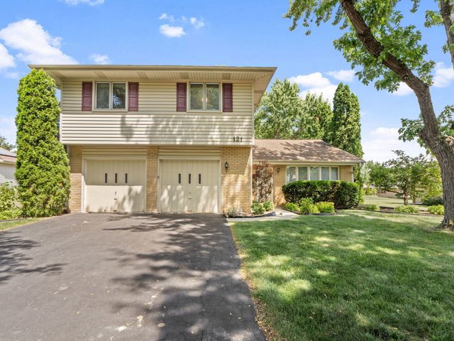 121 S Staffire Drive, Schaumburg, IL 60193