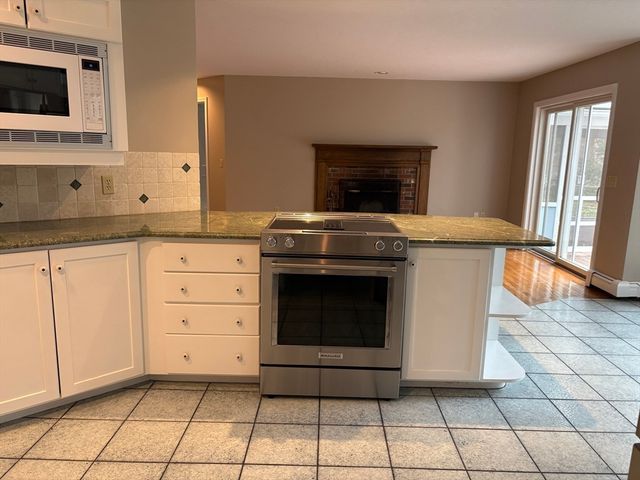 47 Park St, Shrewsbury, MA 01545