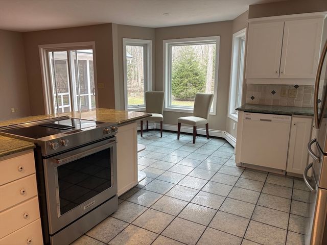 47 Park St, Shrewsbury, MA 01545