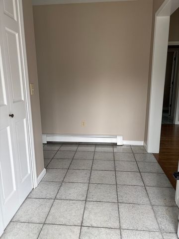 47 Park St, Shrewsbury, MA 01545