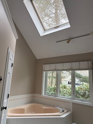 47 Park St, Shrewsbury, MA 01545