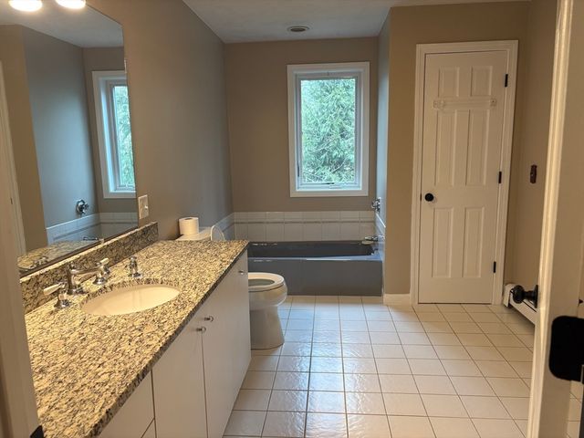 47 Park St, Shrewsbury, MA 01545