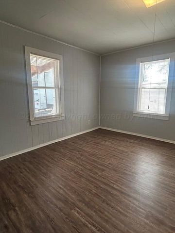 810 S Sweetwater Street, Wheeler, TX 79096