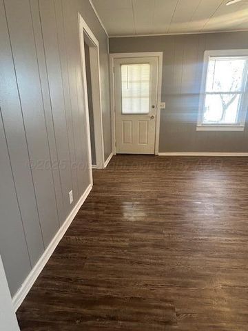 810 S Sweetwater Street, Wheeler, TX 79096