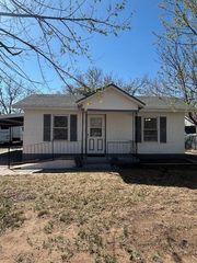 810 S Sweetwater Street, Wheeler, TX 79096