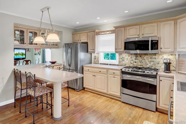 1188 New York Avenue, Franklin Square, NY 11010