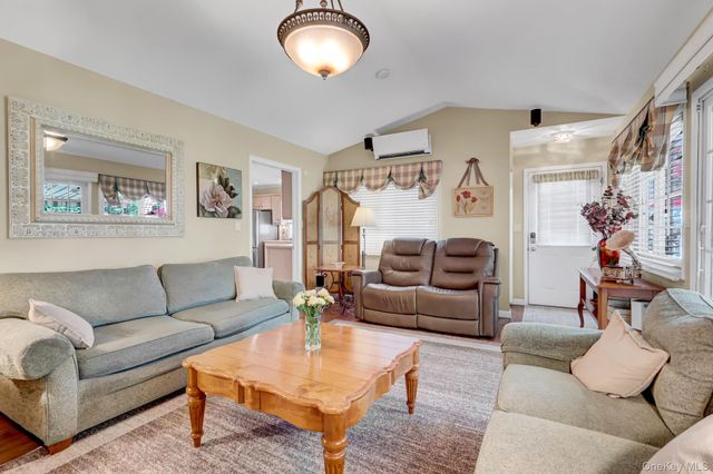 1188 New York Avenue, Franklin Square, NY 11010