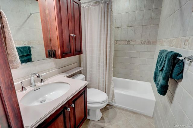 1188 New York Avenue, Franklin Square, NY 11010