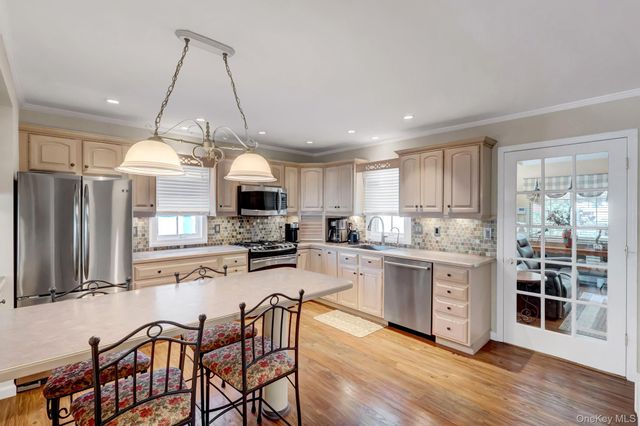 1188 New York Avenue, Franklin Square, NY 11010