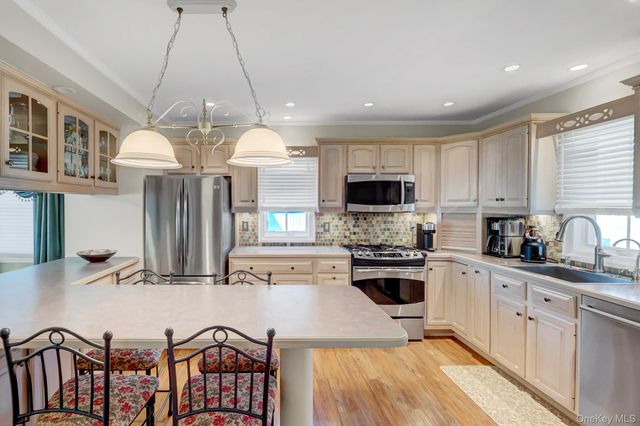 1188 New York Avenue, Franklin Square, NY 11010