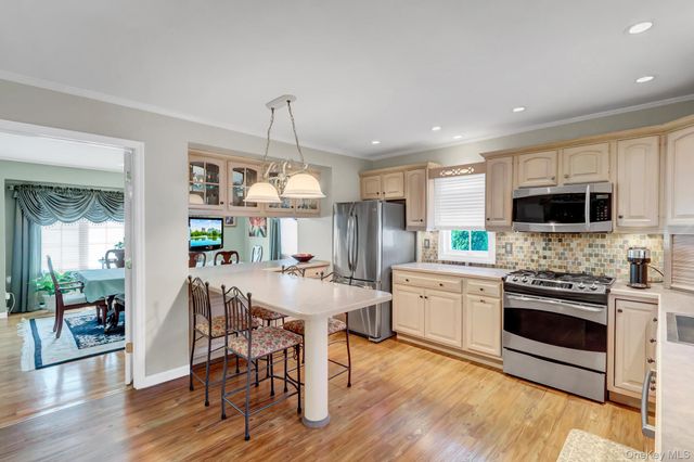 1188 New York Avenue, Franklin Square, NY 11010