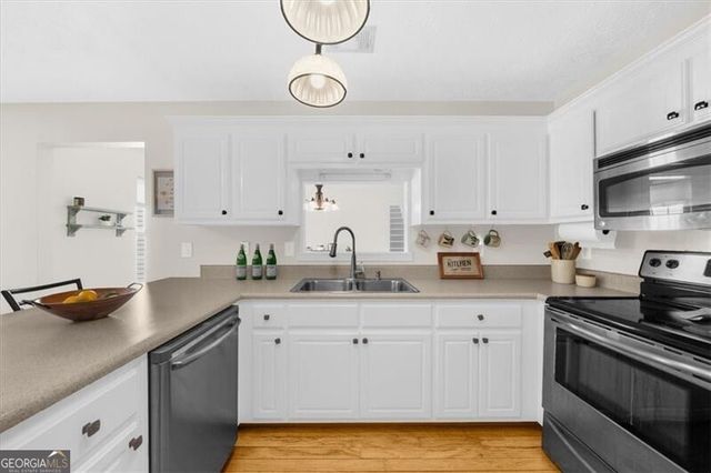 300 Cobb Court, Hampton, GA 30228