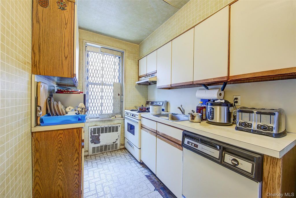 37-27 86th Street 5S, Jackson Heights, NY 11372 — photo 4