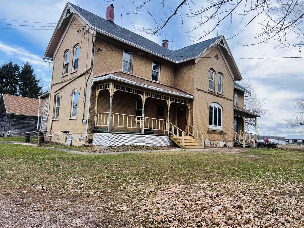 W3340 CTY RD E, Cecil, WI 54111