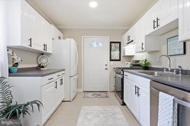 584 WILK DR, Morrisville, PA 19067