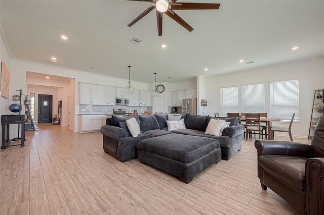 4417 Camden Lake Lane, Rosharon, TX 77583