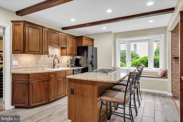 3002 MAPLE SHADE LN, Wilmington, DE 19810