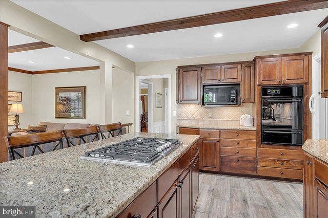 3002 MAPLE SHADE LN, Wilmington, DE 19810