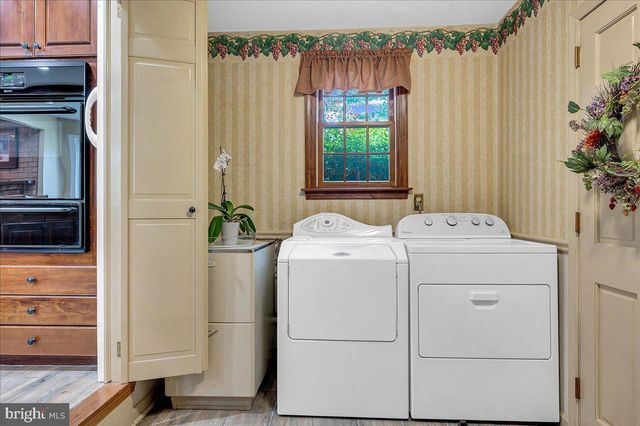 3002 MAPLE SHADE LN, Wilmington, DE 19810