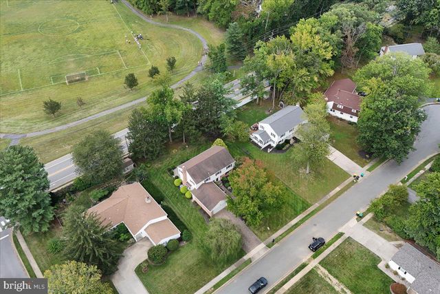 3002 MAPLE SHADE LN, Wilmington, DE 19810