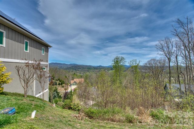 81 Curtain Bluff, Hendersonville, NC 28791