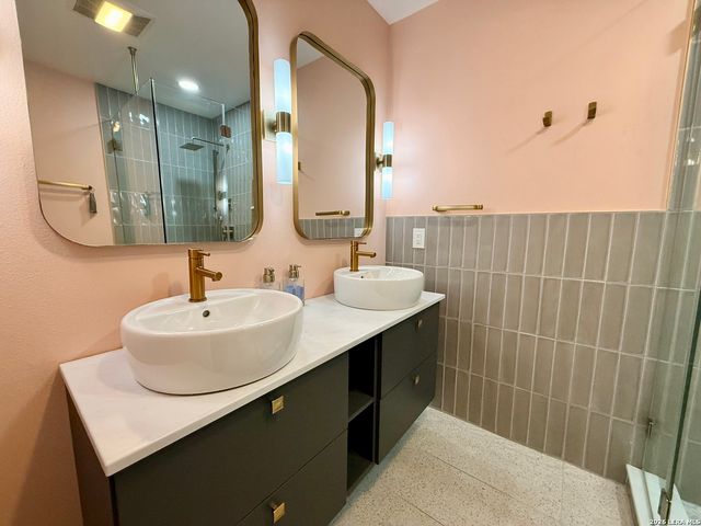 3807 Longridge Dr, San Antonio, TX 78228