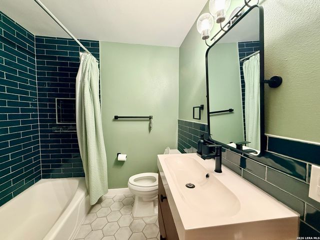 3807 Longridge Dr, San Antonio, TX 78228