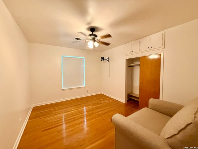 3807 Longridge Dr, San Antonio, TX 78228