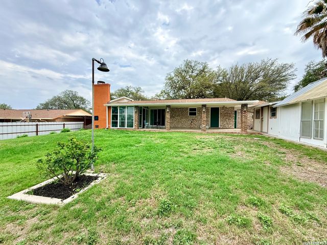 3807 Longridge Dr, San Antonio, TX 78228