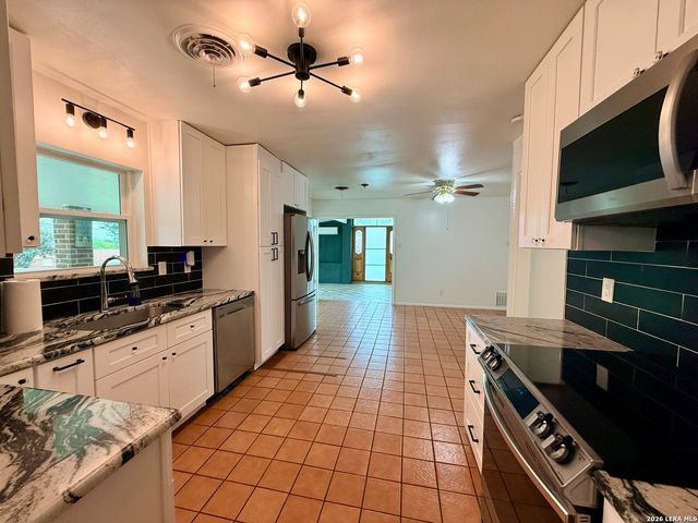 3807 Longridge Dr, San Antonio, TX 78228