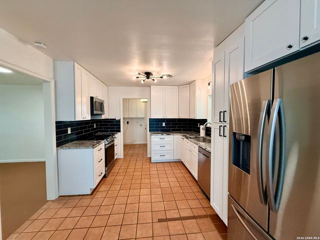 3807 Longridge Dr, San Antonio, TX 78228