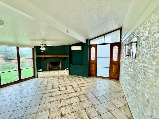 3807 Longridge Dr, San Antonio, TX 78228