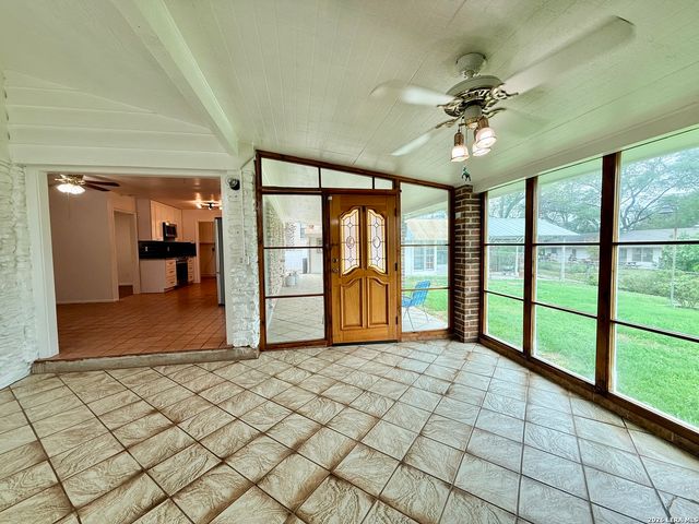 3807 Longridge Dr, San Antonio, TX 78228