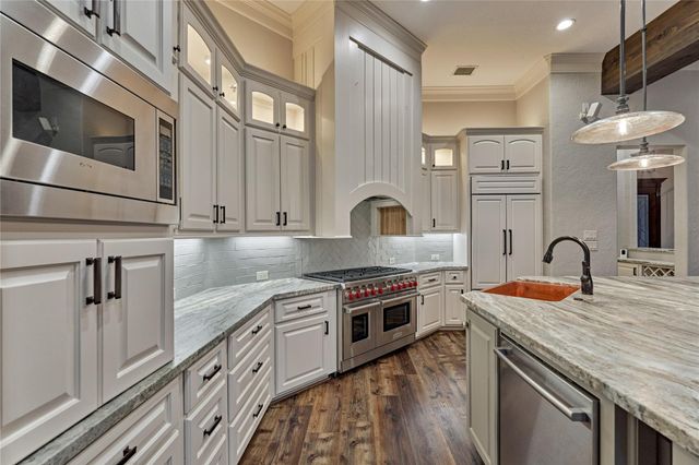 40 Logansport Court, Montgomery, TX 77356