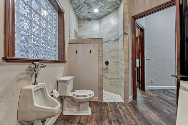 40 Logansport Court, Montgomery, TX 77356