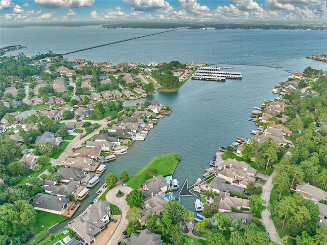 40 Logansport Court, Montgomery, TX 77356