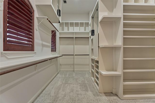 40 Logansport Court, Montgomery, TX 77356