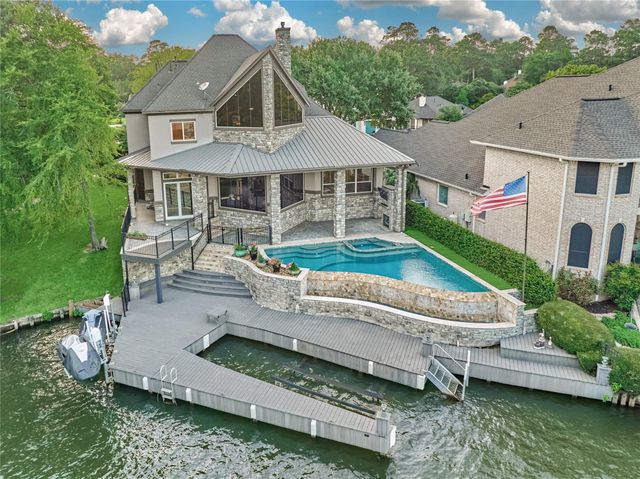 40 Logansport Court, Montgomery, TX 77356
