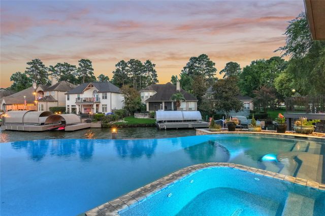 40 Logansport Court, Montgomery, TX 77356