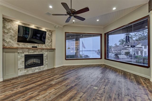 40 Logansport Court, Montgomery, TX 77356
