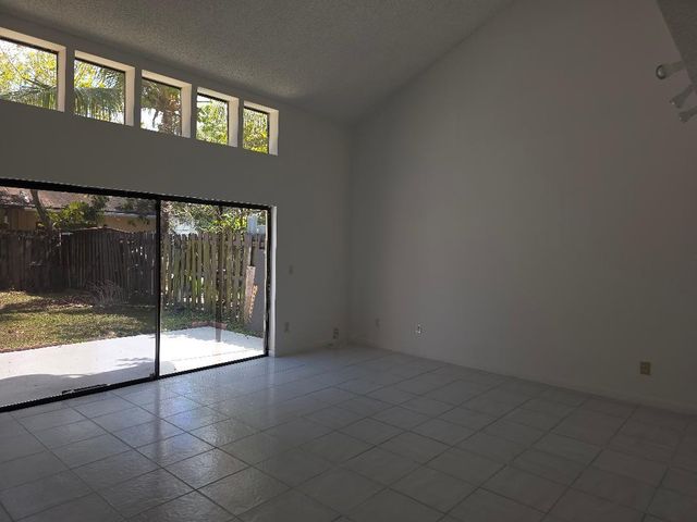 7474 NW 34th Street 7474, Lauderhill, FL 33319